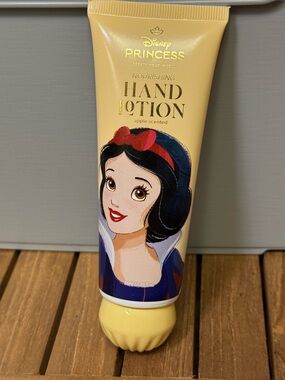 5 for 25 NEW Disney Princess Snow White Nourishing Hand Lotion - 50ml